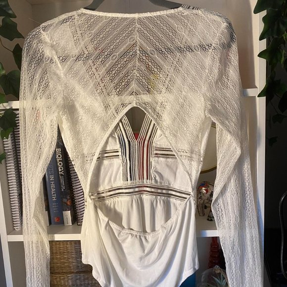 White lace body suit with gorgeous detailing !! - Picture 2 of 2